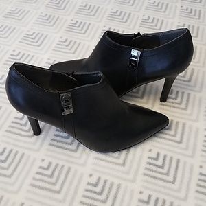 Maripe Hollis Black Booties